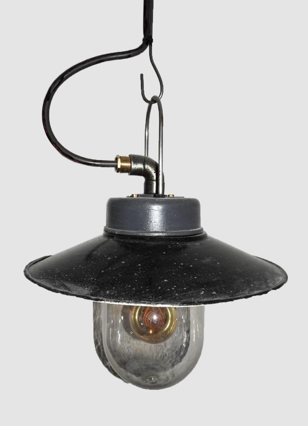 Ligne Maginot - L'éclairage dans la fortification Maginot (éclairage) - Lampe suspendue simple